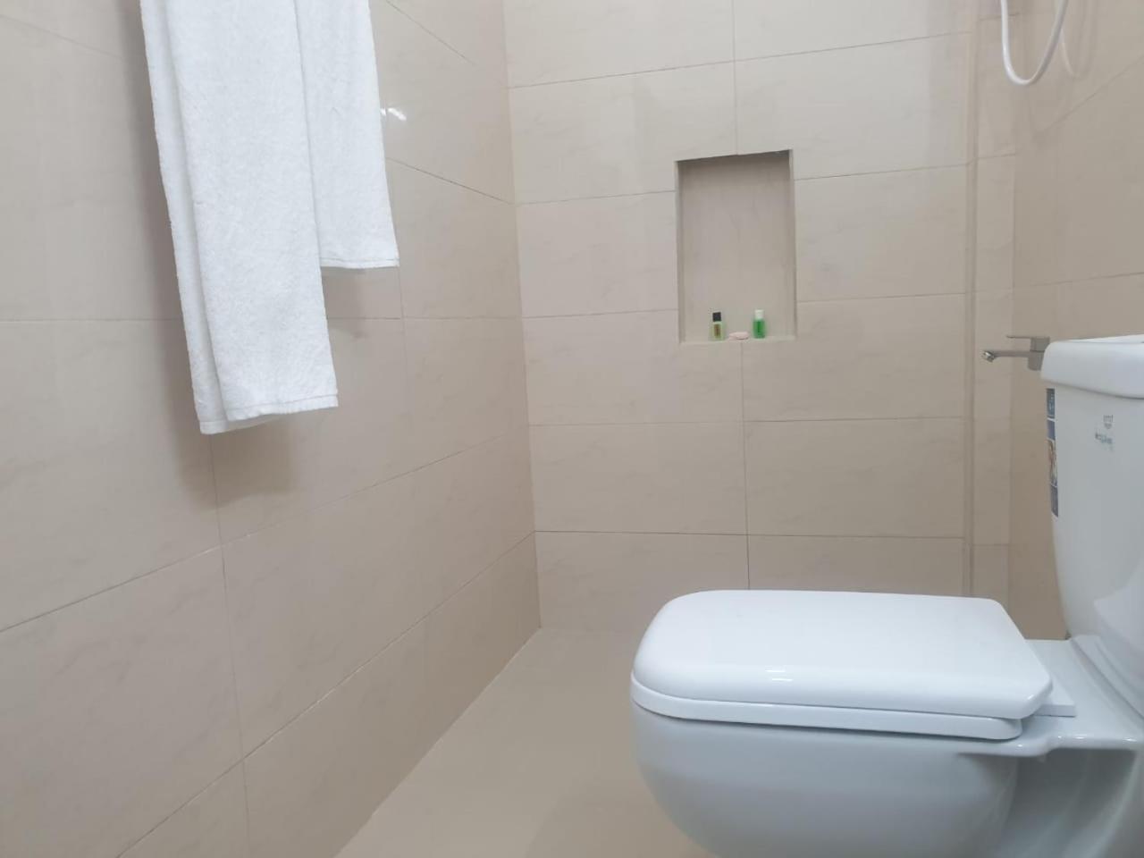 Shady Transit Hotel カトゥナカヤ エクステリア 写真